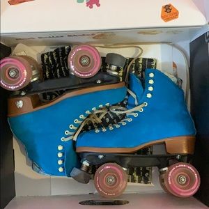 Moxi Roller Skates teal blue suede size six